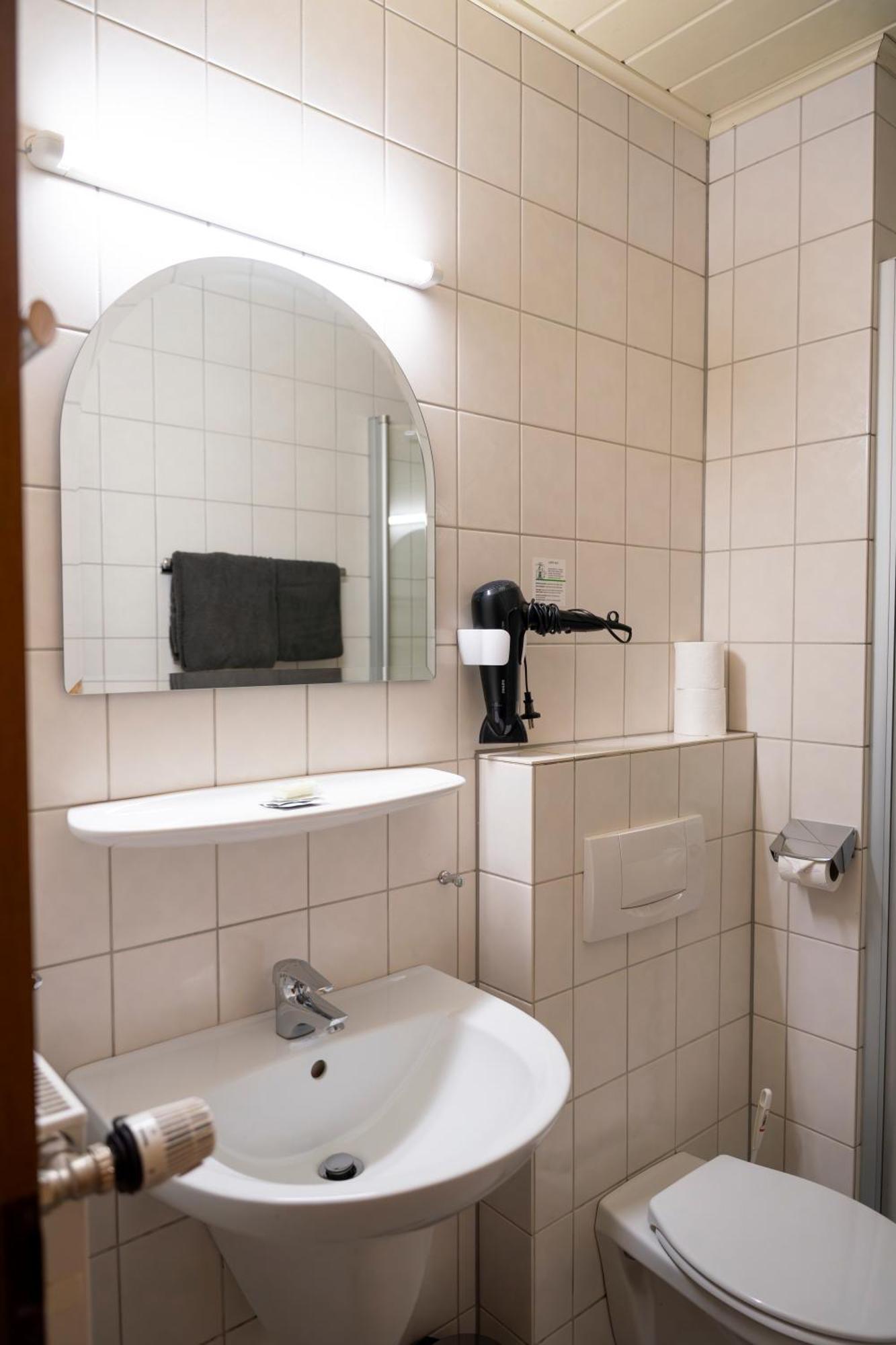 Hotel Guelser Weinstube Coblenza Esterno foto